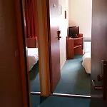 Adams Hotel 2*