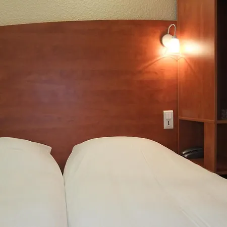 Adams Hotell 2*