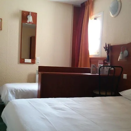 Adams Hotell 2*
