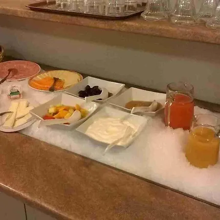 Adams Hotell